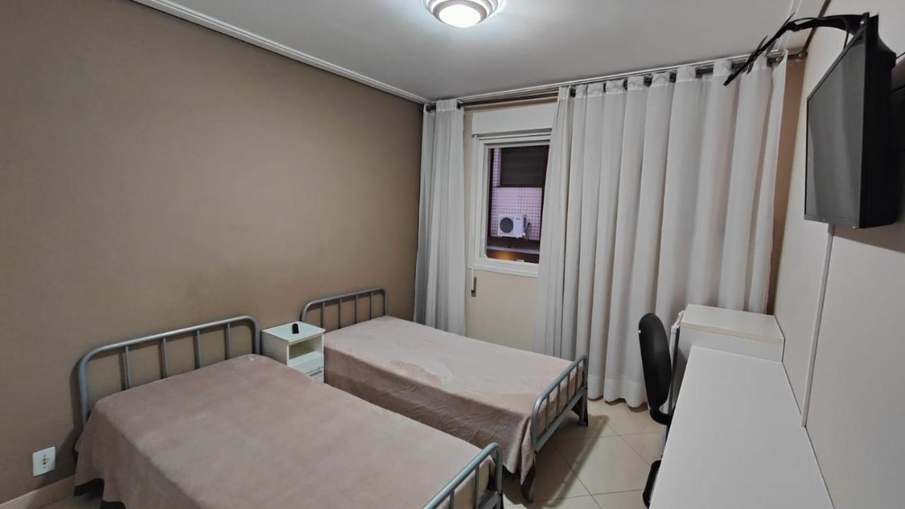 Homestay Com 2 Camas De Solteiro Ar Condicionado Frigobar Smart Tv E Cafe Da Manha Porto Alegre