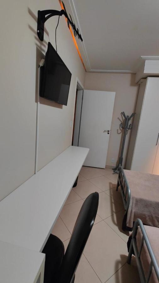 Homestay Com 2 Camas De Solteiro Ar Condicionado Frigobar Smart Tv E Cafe Da Manha *